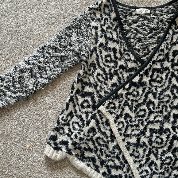 RD Style Open Face Cardigan - Picture 2 of 5